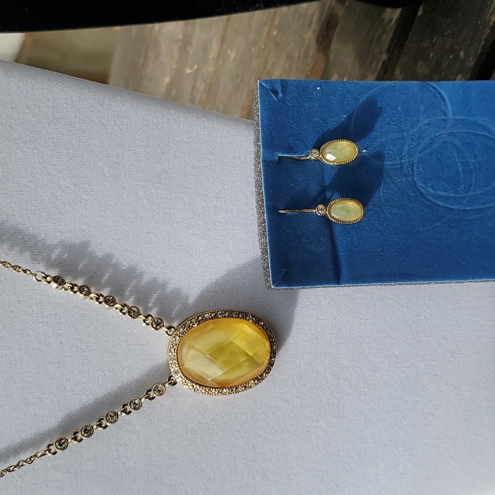 Vintage Avon opalesque medallion necklace and earring set